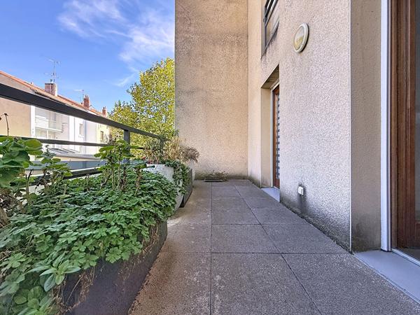 VALENCE- Duplex 106 m² - 4 chambres 2 terrasses 1 jardin 1 garage double.