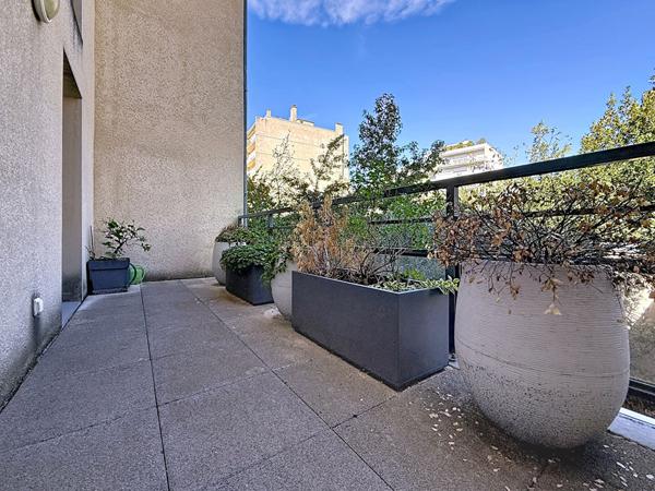 VALENCE- Duplex 106 m² - 4 chambres 2 terrasses 1 jardin 1 garage double.