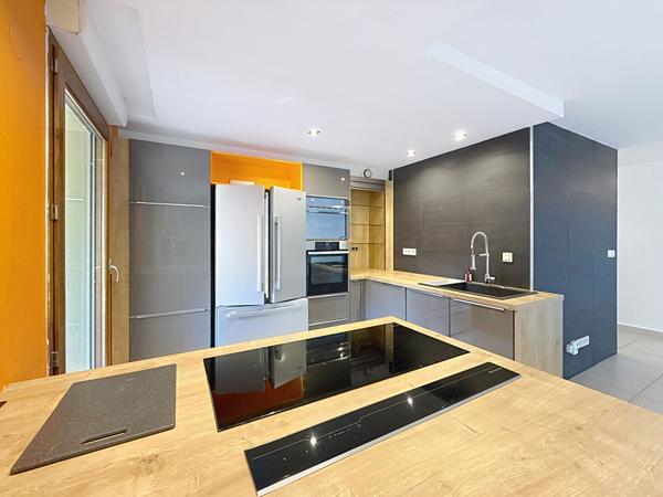 VALENCE- Duplex 106 m² - 4 chambres 2 terrasses 1 jardin 1 garage double.