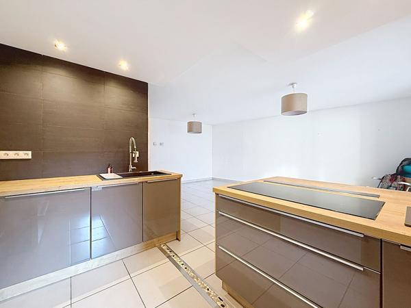 VALENCE- Duplex 106 m² - 4 chambres 2 terrasses 1 jardin 1 garage double.