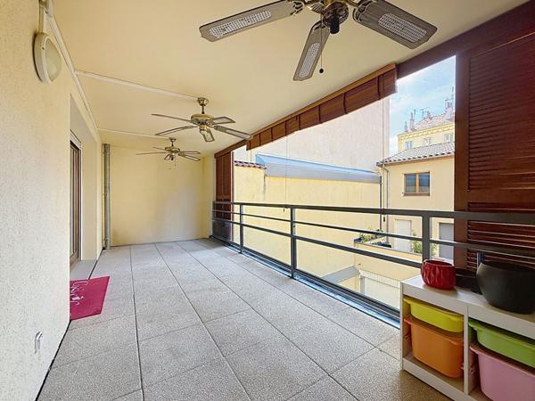 VALENCE- Duplex 106 m² - 4 chambres 2 terrasses 1 jardin 1 garage double.