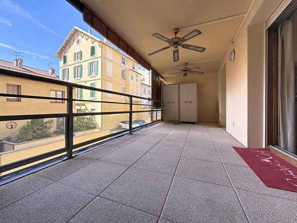 VALENCE- Duplex 106 m² - 4 chambres 2 terrasses 1 jardin 1 garage double.