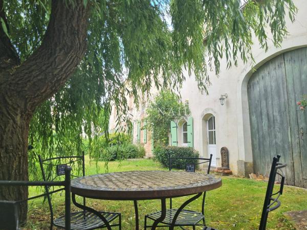 Ancien bâtiment de ferme du XIXe siècle rénové, dans la Sarthe, à vendre