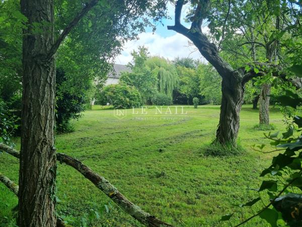 Ancien bâtiment de ferme du XIXe siècle rénové, dans la Sarthe, à vendre