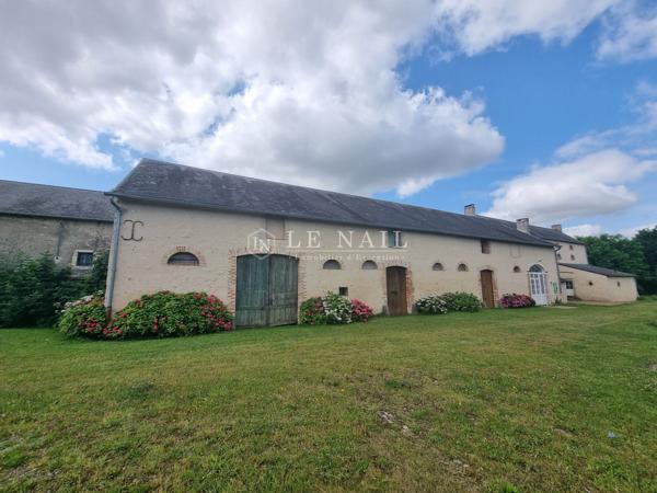 Ancien bâtiment de ferme du XIXe siècle rénové, dans la Sarthe, à vendre