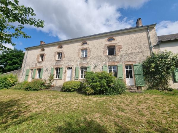 Ancien bâtiment de ferme du XIXe siècle rénové, dans la Sarthe, à vendre