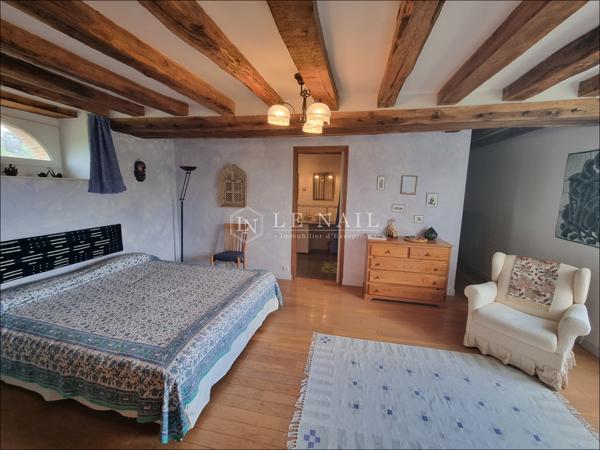Ancien bâtiment de ferme du XIXe siècle rénové, dans la Sarthe, à vendre