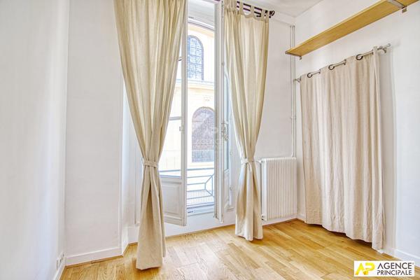 Versailles Notre-Dame Appartement 3 pièces 66,42 m² situé au 1er étage avec cave €585 000 ** - Référence 27284