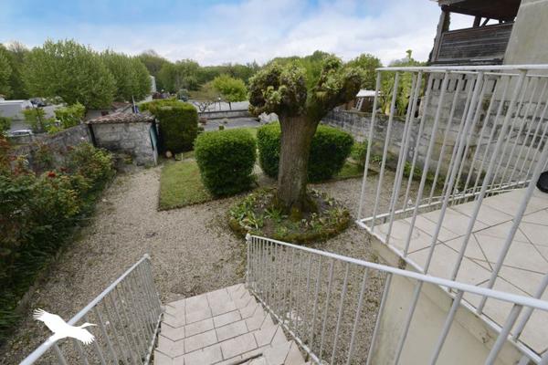 Maison à vendre |  Montmoreau-Saint-Cybard |  6 pièces | 184 m²