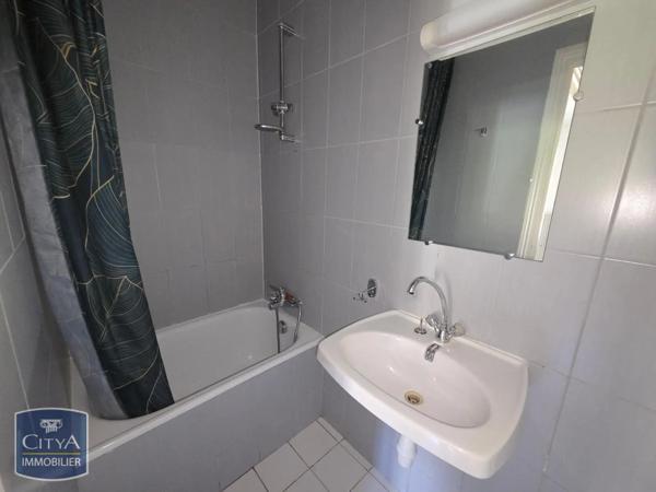Appartement à louer 3 pièces 48m² Auzat-la-Combelle (63570)