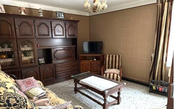 Maison à vendre    6 pièces • 124 m2 Saint-Quentin-la-Poterie