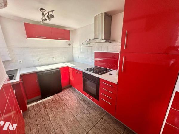 Maison de village avec dépendance à usage de garage et jardin