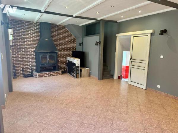 Maison de village avec dépendance à usage de garage et jardin