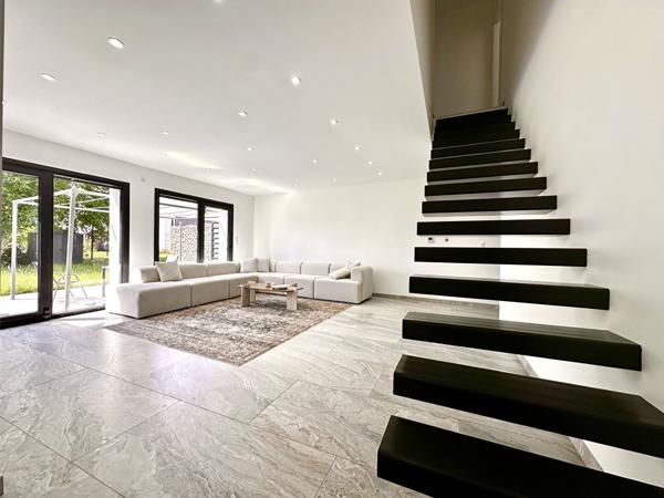 Maison neuve au goût moderne d'environ 141 m2