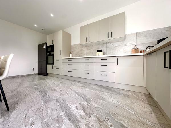 Maison neuve au goût moderne d'environ 141 m2