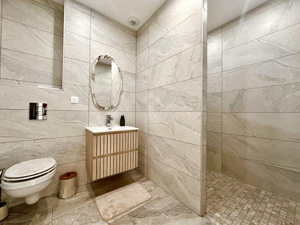 Maison neuve au goût moderne d'environ 141 m2