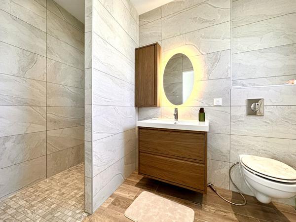 Maison neuve au goût moderne d'environ 141 m2