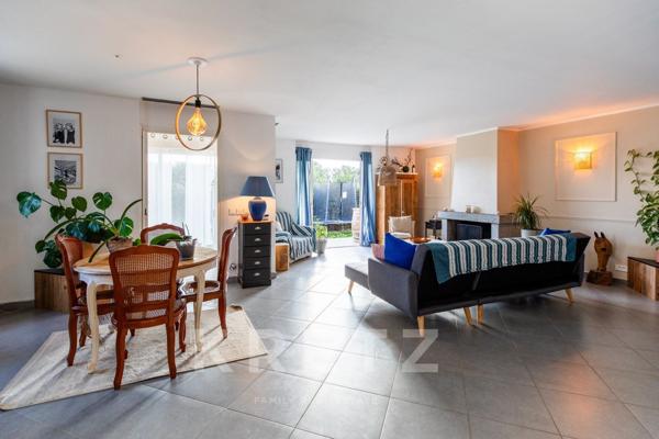 Maison avec piscine, jacuzzi et 4 chambres de plain pied.