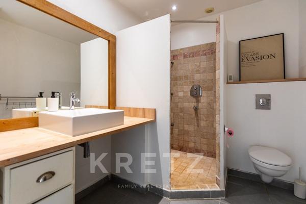 Maison avec piscine, jacuzzi et 4 chambres de plain pied.