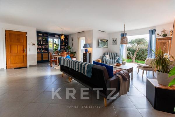 Maison avec piscine, jacuzzi et 4 chambres de plain pied.