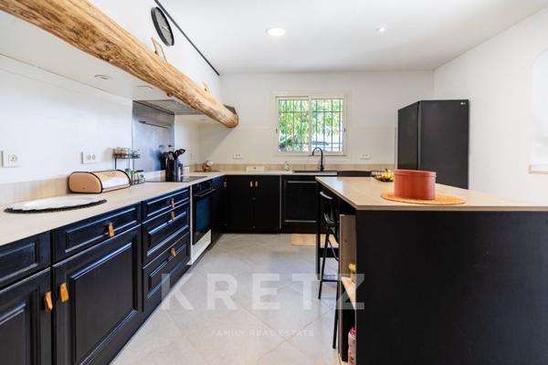 Maison avec piscine, jacuzzi et 4 chambres de plain pied.