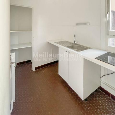 Paris 20ème - À LOUER - Grand studio de 30,63 m² avec cave et parking