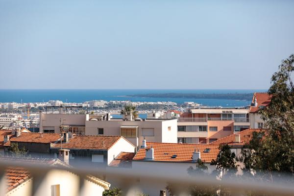 Cannes dernier étage  vue mer panoramique appartement 73 m2  avec  Terrasse
