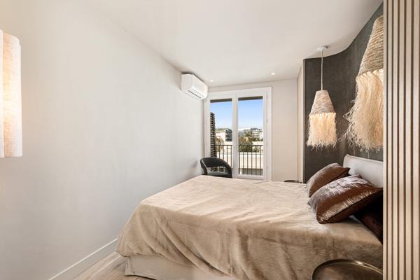 Cannes dernier étage  vue mer panoramique appartement 73 m2  avec  Terrasse