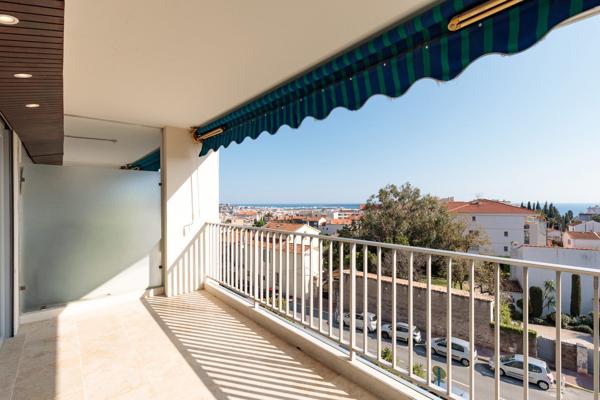 Cannes dernier étage  vue mer panoramique appartement 73 m2  avec  Terrasse