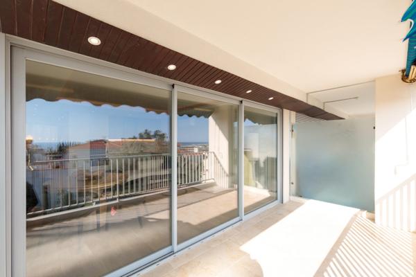 Cannes dernier étage  vue mer panoramique appartement 73 m2  avec  Terrasse