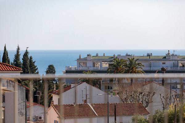 Cannes dernier étage  vue mer panoramique appartement 73 m2  avec  Terrasse