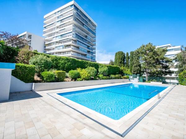 Cannes dernier étage  vue mer panoramique appartement 73 m2  avec  Terrasse
