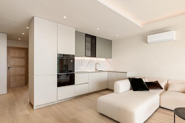 Cannes dernier étage  vue mer panoramique appartement 73 m2  avec  Terrasse