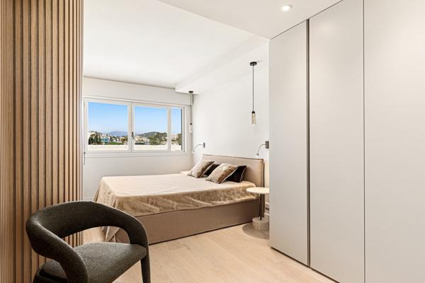 Cannes dernier étage  vue mer panoramique appartement 73 m2  avec  Terrasse