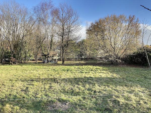 TERRAIN 950m2 Changé