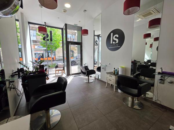 Fonds de commerce d'un superbe salon de coiffure mixte et son droit au bail
