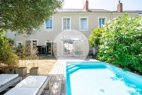 Vente                                                      Maison
                        
                     9 pièces                      212 m2                     à Thouaré-sur-Loire