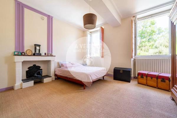 Vente                                                      Maison
                        
                     9 pièces                      212 m2                     à Thouaré-sur-Loire