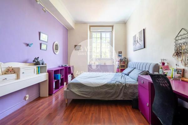Vente                                                      Maison
                        
                     9 pièces                      212 m2                     à Thouaré-sur-Loire