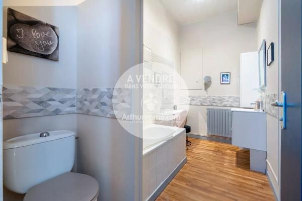 Vente                                                      Maison
                        
                     9 pièces                      212 m2                     à Thouaré-sur-Loire