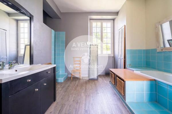 Vente                                                      Maison
                        
                     9 pièces                      212 m2                     à Thouaré-sur-Loire