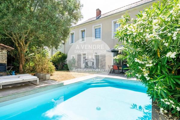 Vente                                                      Maison
                        
                     9 pièces                      212 m2                     à Thouaré-sur-Loire