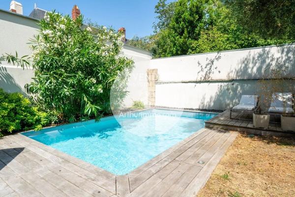 Vente                                                      Maison
                        
                     9 pièces                      212 m2                     à Thouaré-sur-Loire