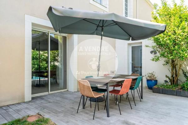 Vente                                                      Maison
                        
                     9 pièces                      212 m2                     à Thouaré-sur-Loire