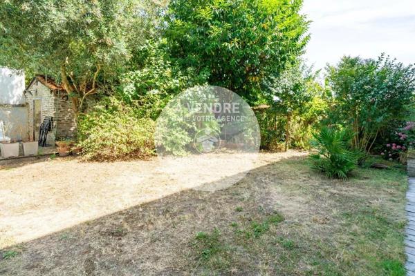 Vente                                                      Maison
                        
                     9 pièces                      212 m2                     à Thouaré-sur-Loire