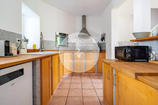 Vente                                                      Maison
                        
                     9 pièces                      212 m2                     à Thouaré-sur-Loire