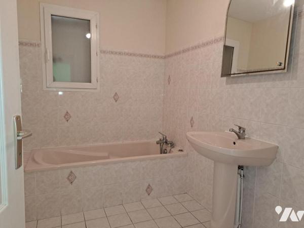 A VENDRE PAVILLON A YVRE L'EVEQUE