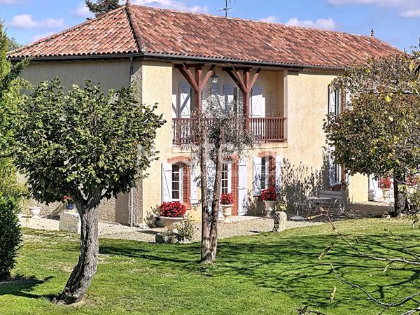 A vendre Maison Mirande centre 8 pièces 190 m2 parc arboré dépendance piscine et garage