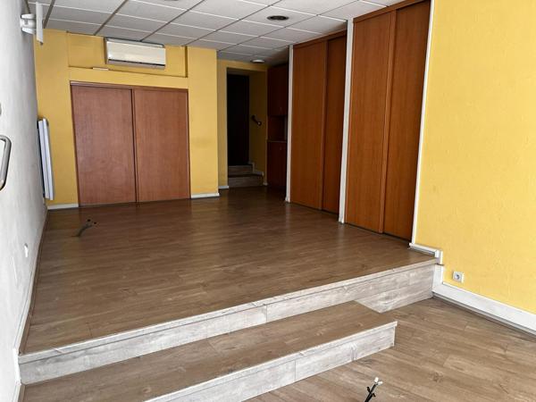 Local commercial et appartement en plein centre de Rabastens !