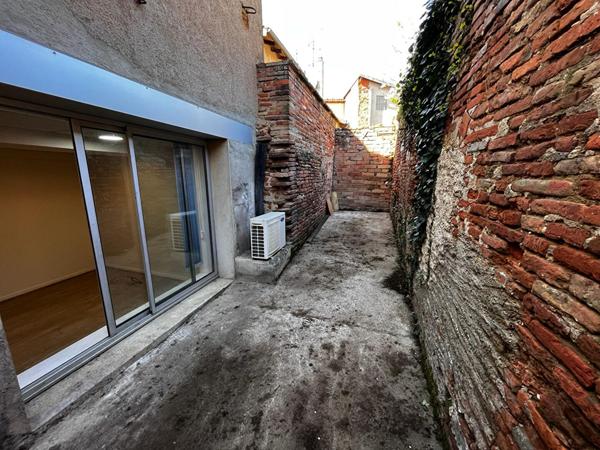 Local commercial et appartement en plein centre de Rabastens !